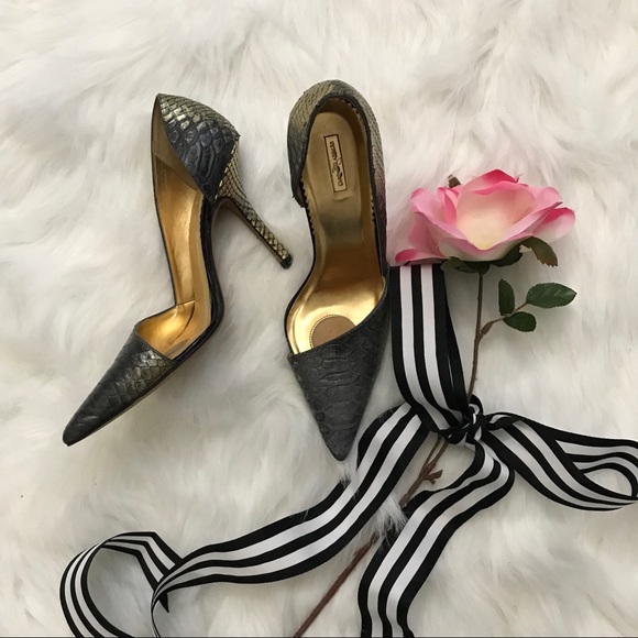 Report Signature Pumps - Picture 2 of 8